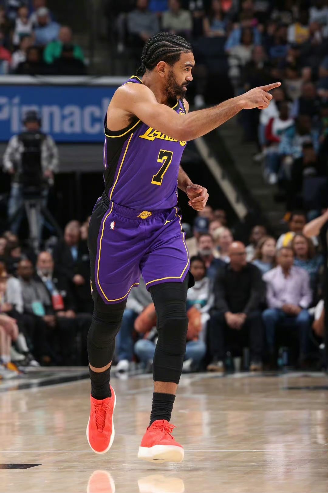 关于NBA比赛战报:湖人击败尼克斯保持领先优势的信息 关于NBA比赛战报:湖人击败尼克斯保持领先优势的信息