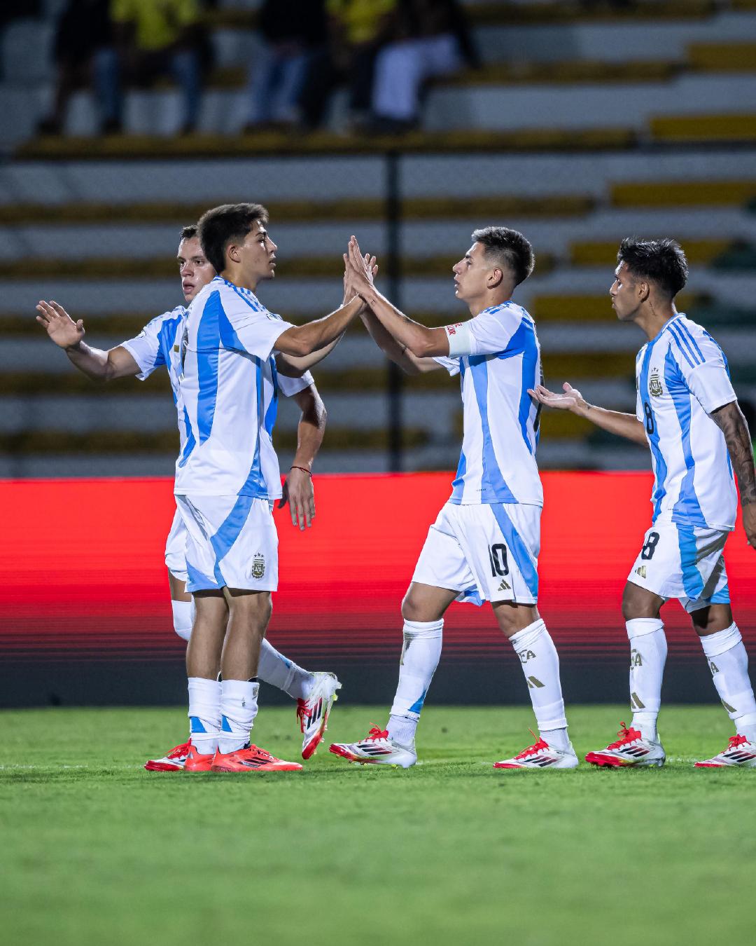 阿根廷拳击运动员力克对手，晋级半决赛的简单介绍