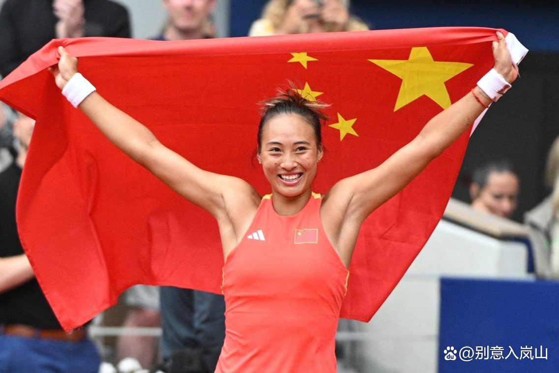 包含足球赛事中，女球员们毫不畏惧夺魁！的词条