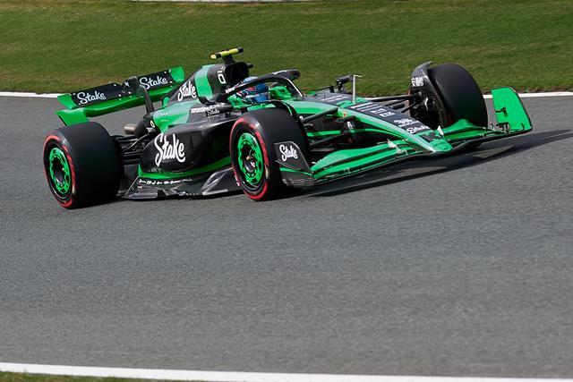 威廉姆斯轻取梅赛德斯，周冠宇统治全场的简单介绍