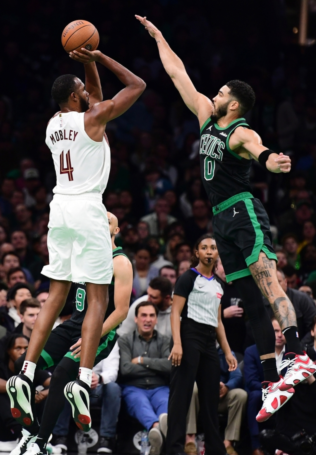 关于篮网险胜快船，米切尔点燃赛场的信息