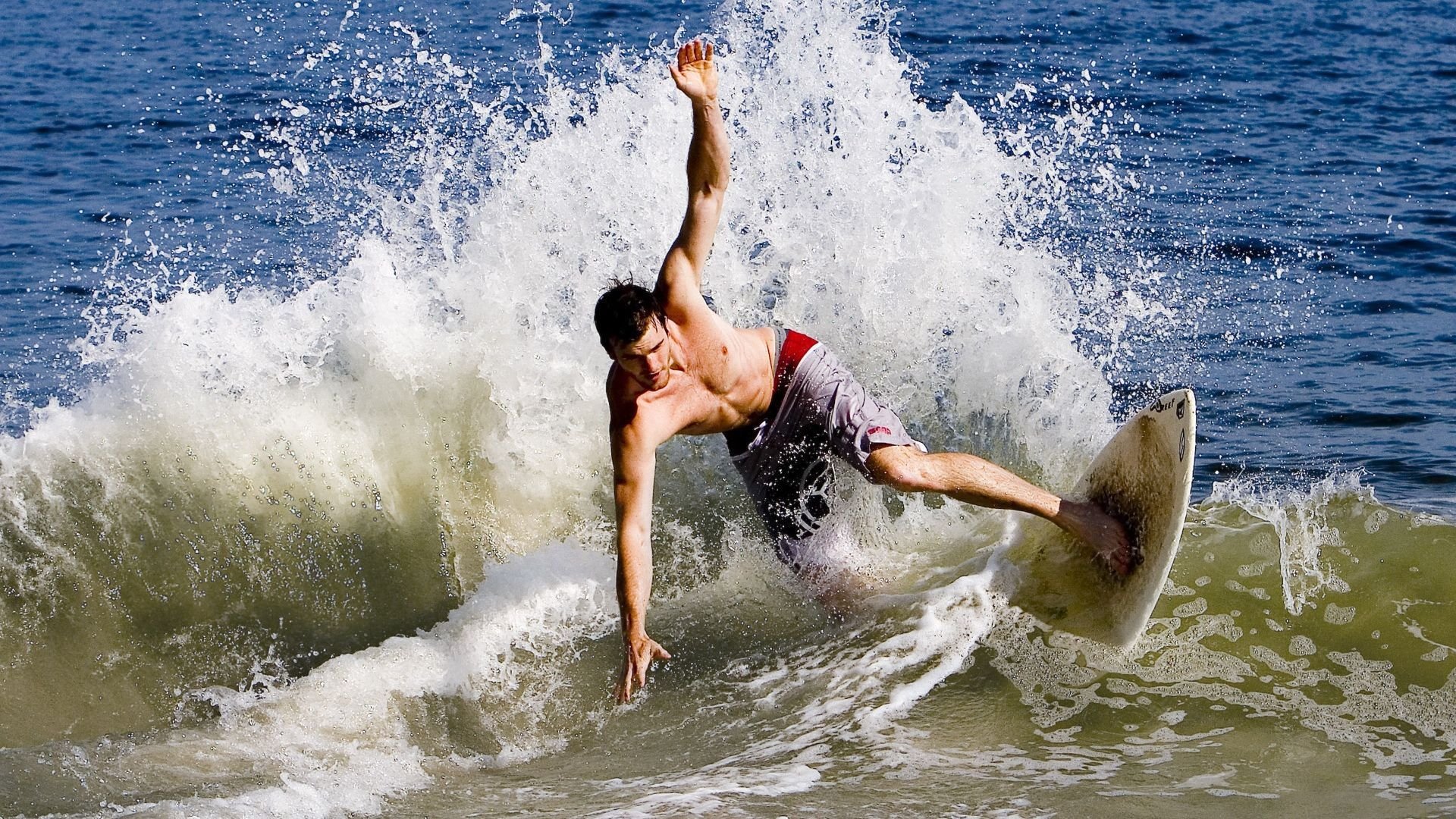 当空间阅读者成为教科书，穆勒的欧冠淘汰赛之夜与足球智慧的永恒性